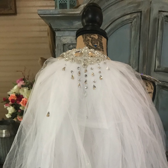 multi layered veil Embellished with rhinestones - Picture 8 of 8